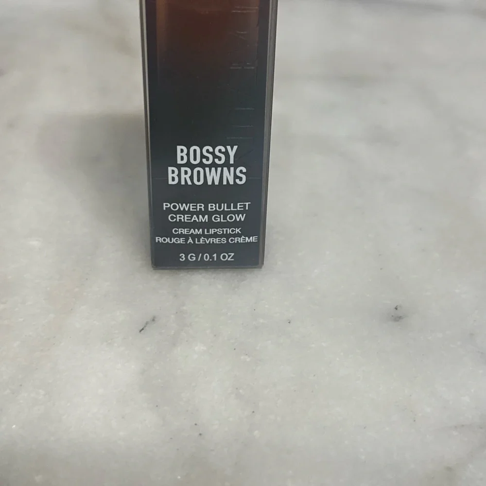 HUDA BEAUTY deep brown